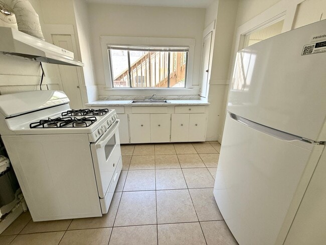 Building Photo - 3114 MLK 1BD 1Bath Unit