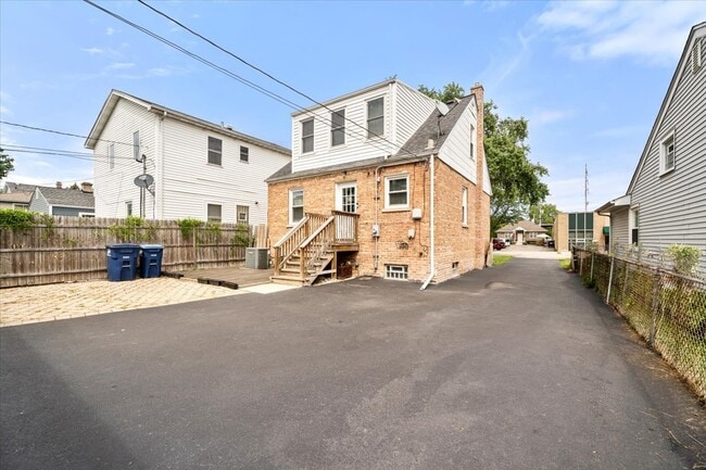 Building Photo - 1030 Graceland Ave
