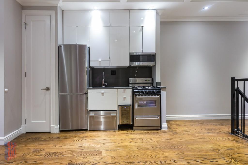 Building Photo - 15 W 103rd St