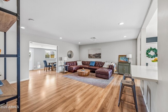 Building Photo - 1831 W Northview Ave