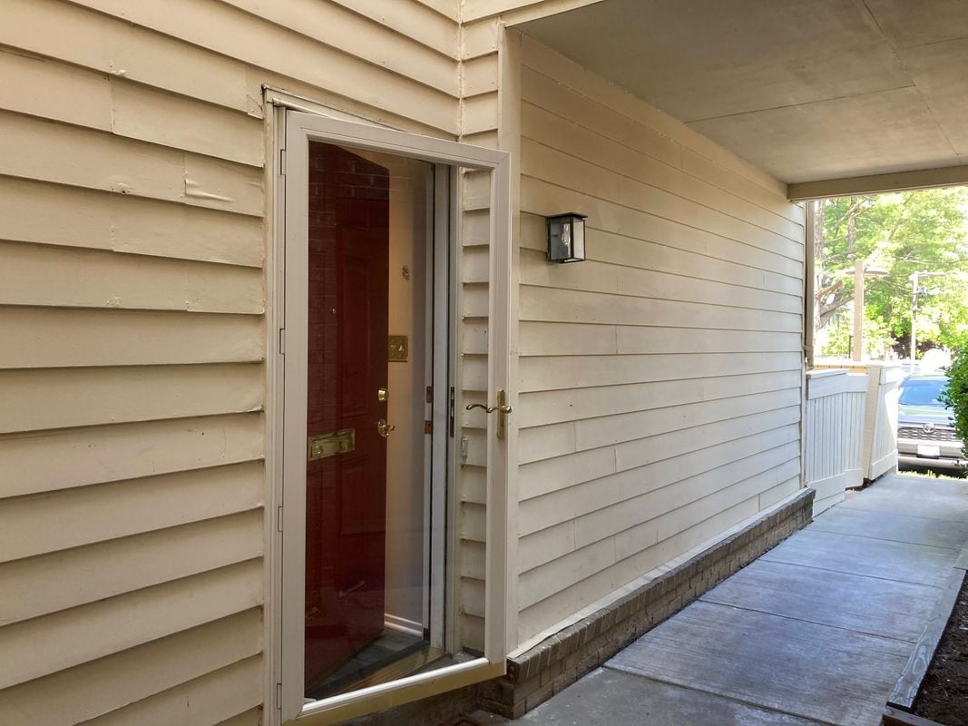 Building Photo - 10260 Ridgeline Dr