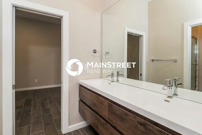 Building Photo - 3 Bedroom Pet-Friendly Home in Oklahoma City, OK with Main Street Renewal