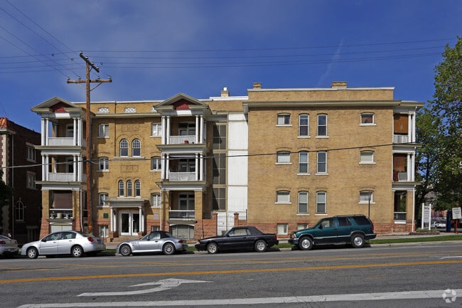 Building Photo - Pauline Downs