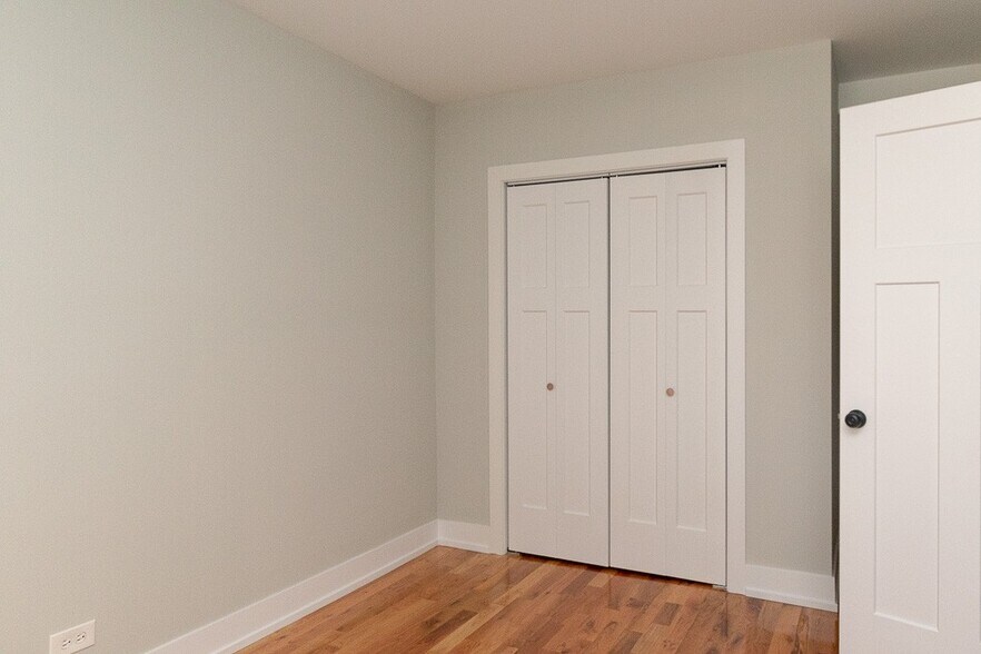 Building Photo - 555 W Arlington