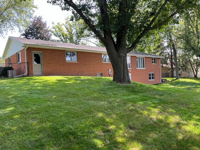 Building Photo - 2790 S Ridge Rd