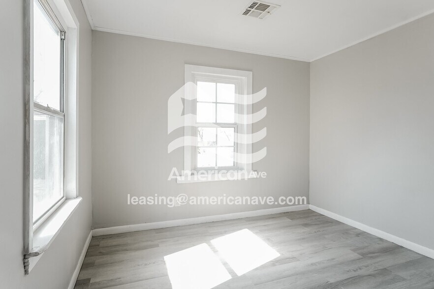 Building Photo - 4540 S 31st W Ave