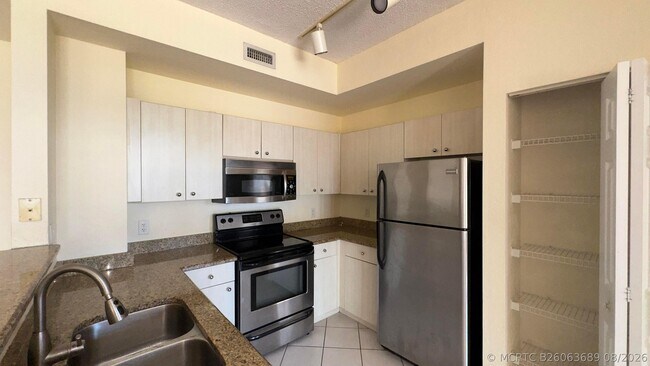 Building Photo - 1801 N Flagler Dr