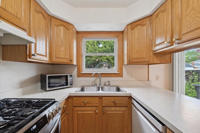 Building Photo - 25568 Kinyon St