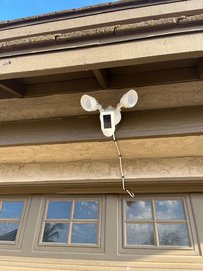 Building Photo - Spacious 4br/3ba Single Family Residence in Beautiful Eastlake Greens Community