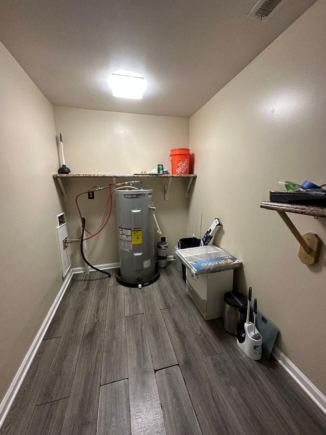 Building Photo - 717 Plantation Rd