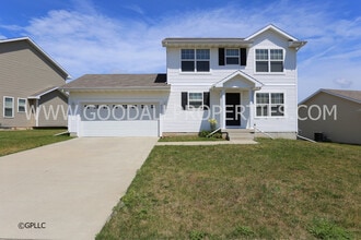 Building Photo - 3-Bedroom, 2.5-Bath Home in Urbandale with Attached 2-Car Garage