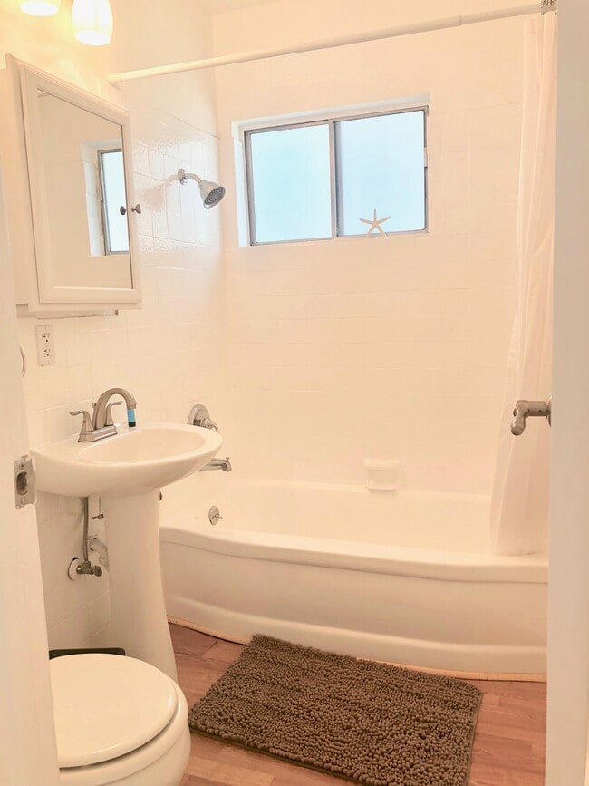 2nd bathroom with tub/shower combo - 35 Dudley Ave