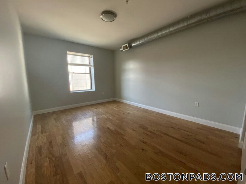 Building Photo - 26 Portland St