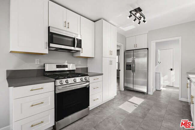 Building Photo - 1516 Stearns Dr
