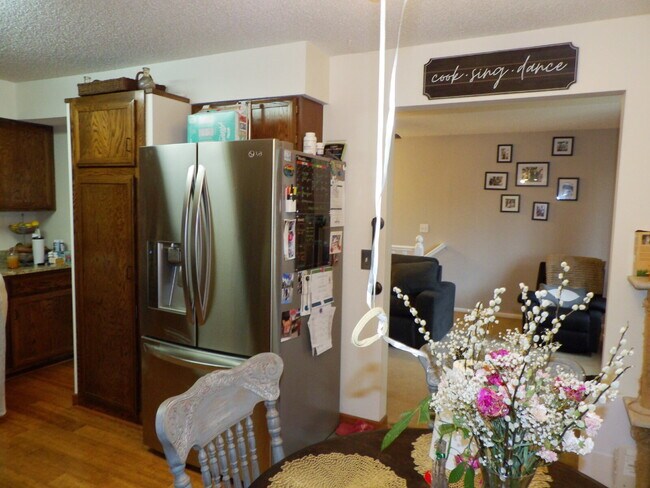 Building Photo - Spacious 3BR + Bonus Room in Inver Grove Heights – Attached Garage & Pet Friendly!