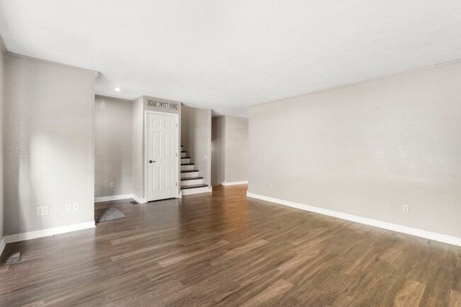 Building Photo - 161 Trent St