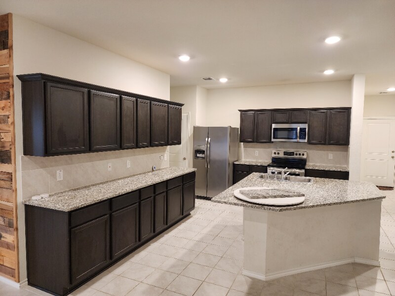 Building Photo - 1220 Meadow Creek Dr