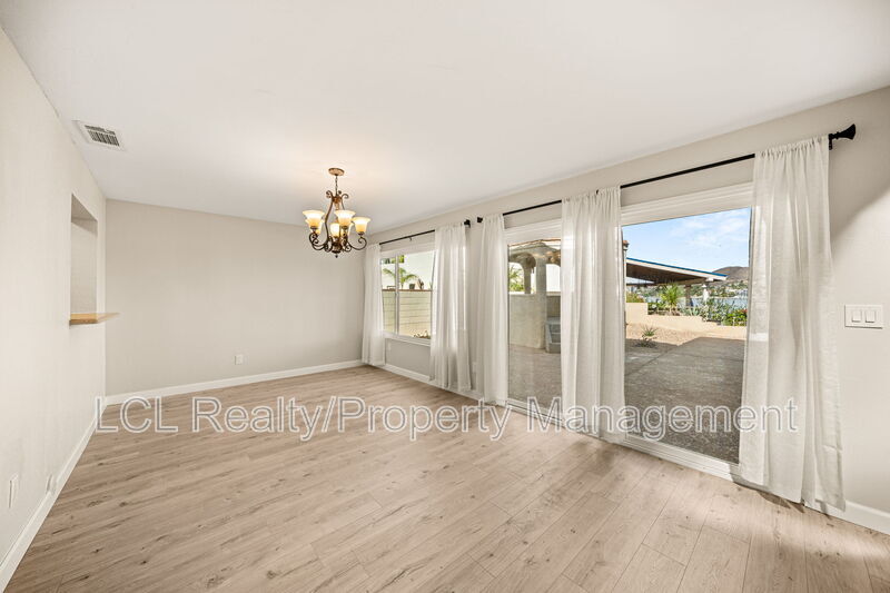 Building Photo - 29880 Longhorn Dr