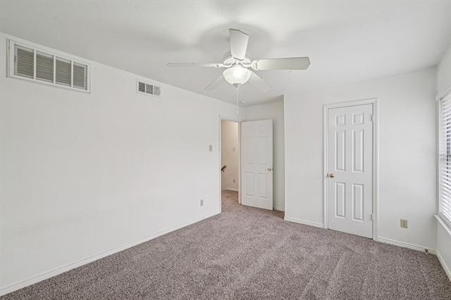 Building Photo - 9910 Royal Ln