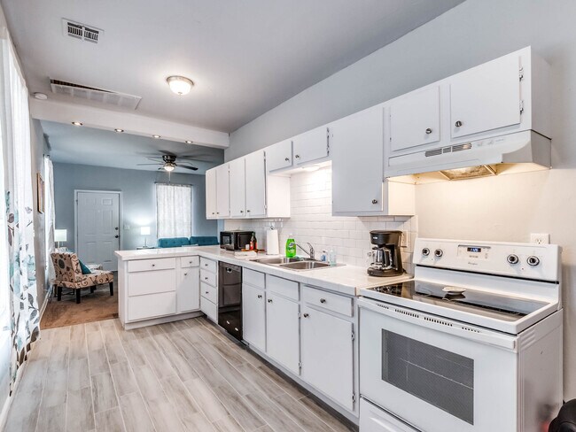 Building Photo - 1720 NW 30th St