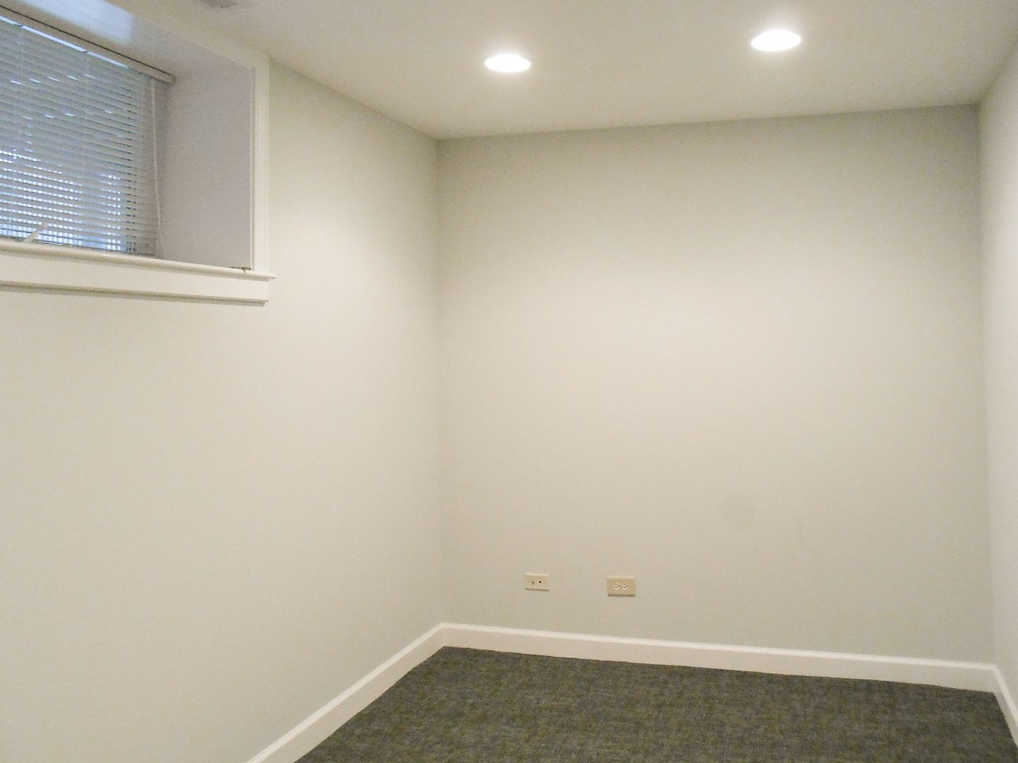 Building Photo - 850 W Cornelia Ave