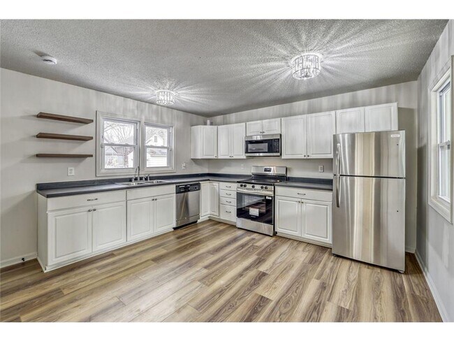 Building Photo - 610 Fairview Ave N