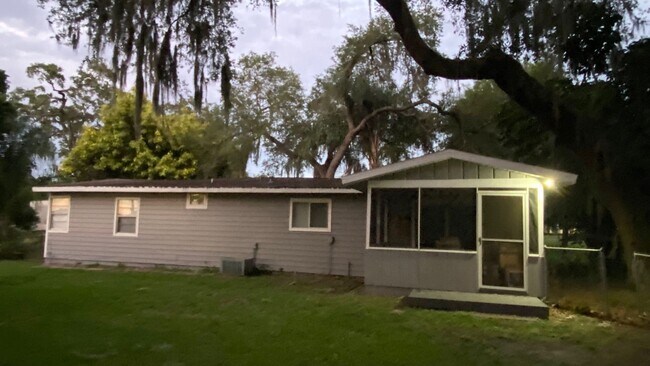 Building Photo - Spectacular Lakeview Home ~ 3 Bed or 2 Bed...