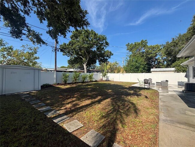 Building Photo - 1138 51st Ave N
