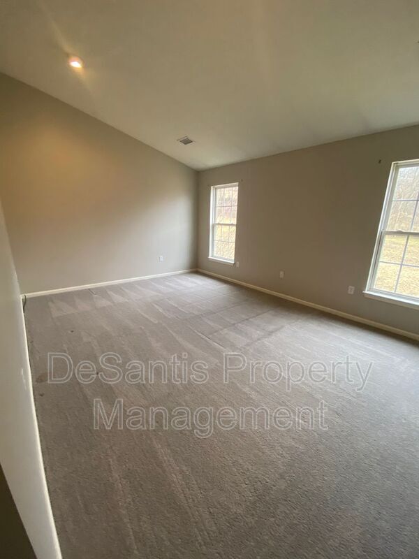 Building Photo - 640 E Village Green Blvd