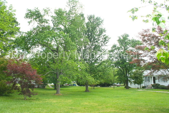 Building Photo - Condo in Brookwood Gardens