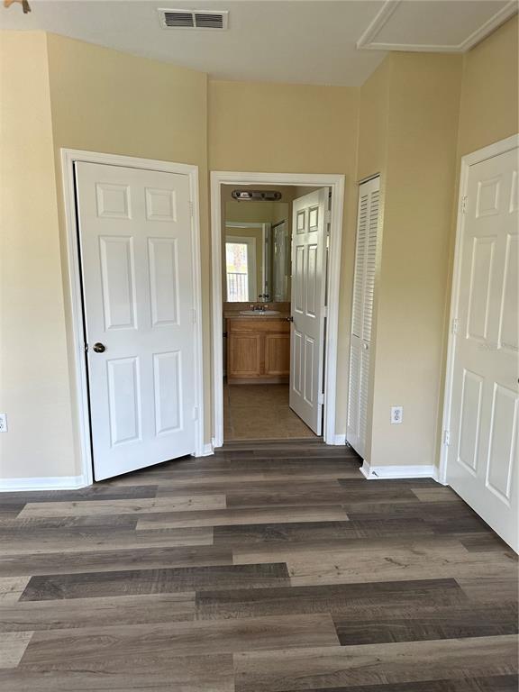 Building Photo - 10011 Courtney Palms Blvd