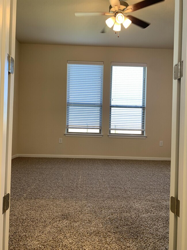 Building Photo - 4728 Fawn Valley Dr