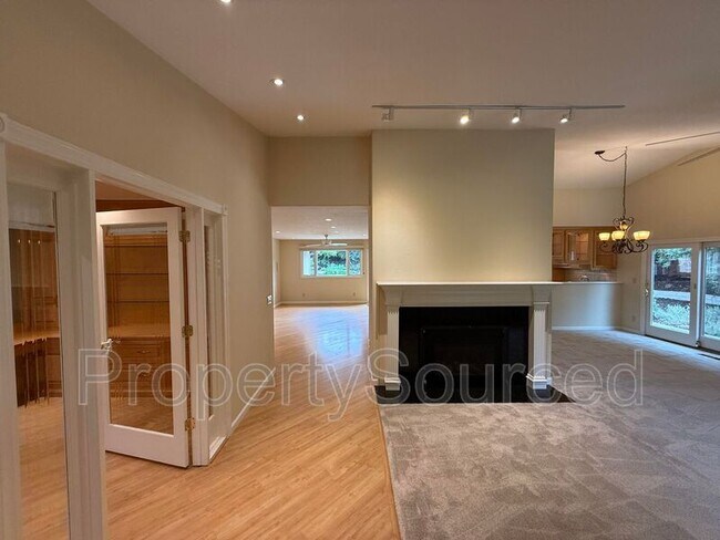 Building Photo - 1550 Naples Ct