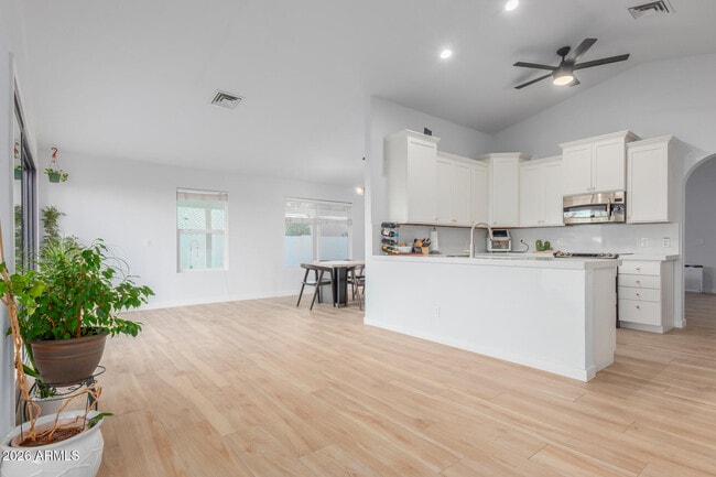 Building Photo - 4039 E Morrow Dr