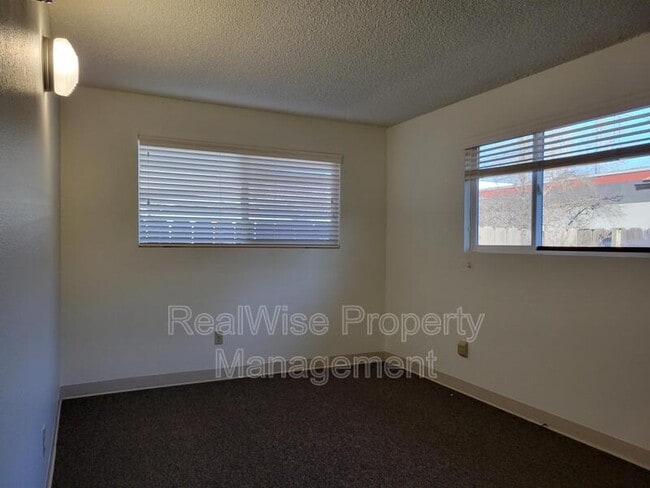 Building Photo - 702 SW Isham St