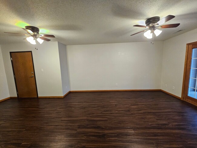 Building Photo - 2 bedroom 2 bath condo - Great Marion Loca...