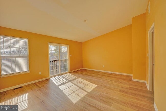 Building Photo - 536 Van Dyke Cir