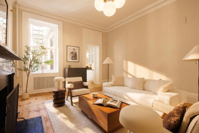 Building Photo - 3 E 9th St