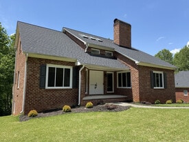 Building Photo - 2528 Treetop Ln