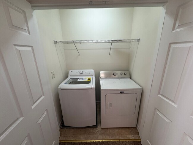 Building Photo - 3BR Townhome in Durham!