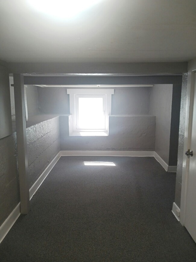 Building Photo - 3185 S Sherman St