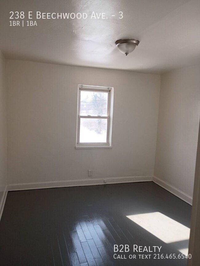 Building Photo - 238 E Beechwood Ave