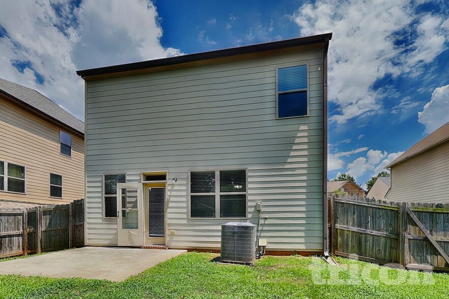 Building Photo - 1095 Lear Dr