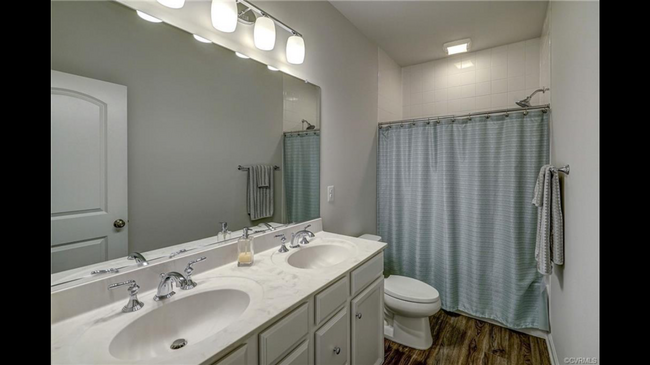 Building Photo - Beautiful 3 Bedroom 2.5 Bath Townhome Avai...