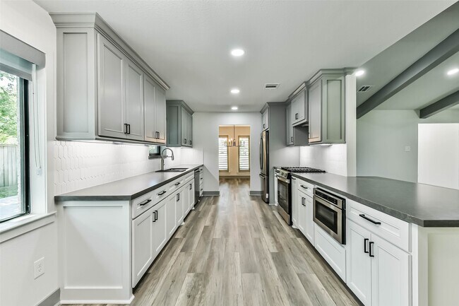 Building Photo - 4102 Honey Oaks Dr