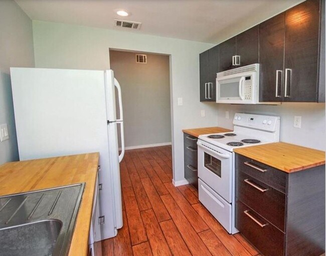 Building Photo - K625 - Treehouse # 116