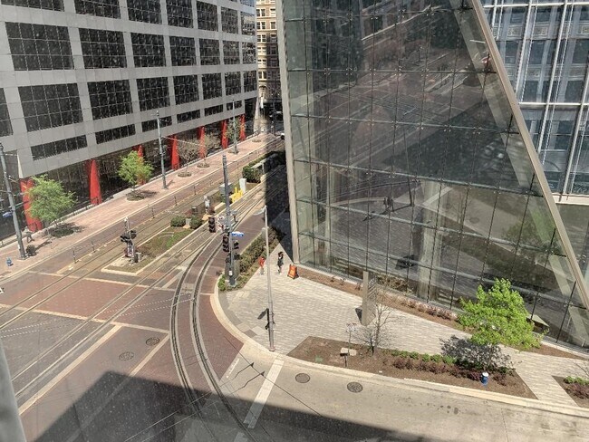 Building Photo - 705 Main St