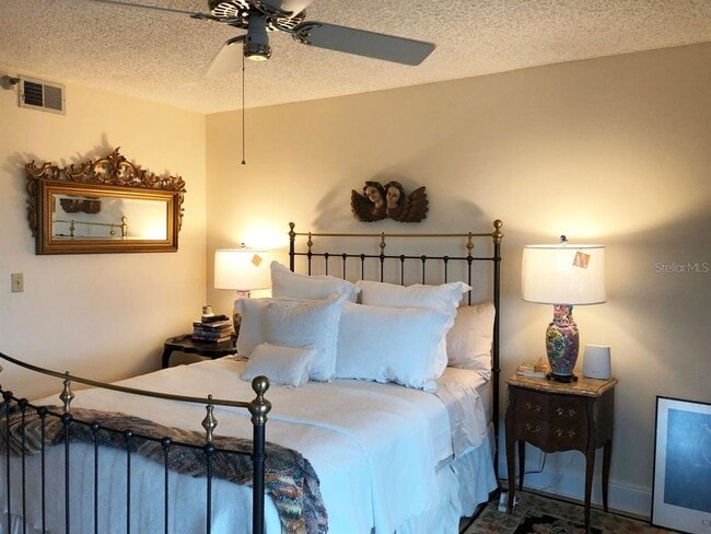 Building Photo - 160 Columbia Dr