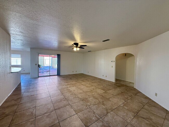 Building Photo - 3167 Daytona Ave