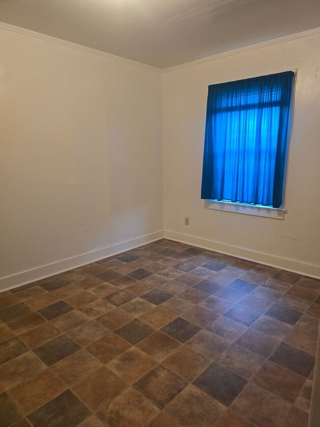 Building Photo - Cute 2 Bedroom